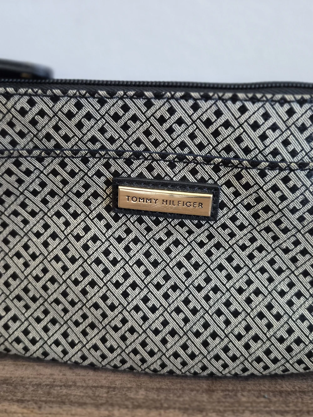 Tommy Hilfiger Black & Cream Jacquard Wristlet